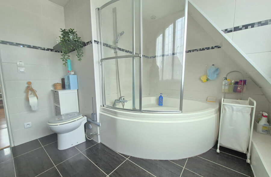 Maison Henin Beaumont 4chambres, jardin, garage, 117 m2