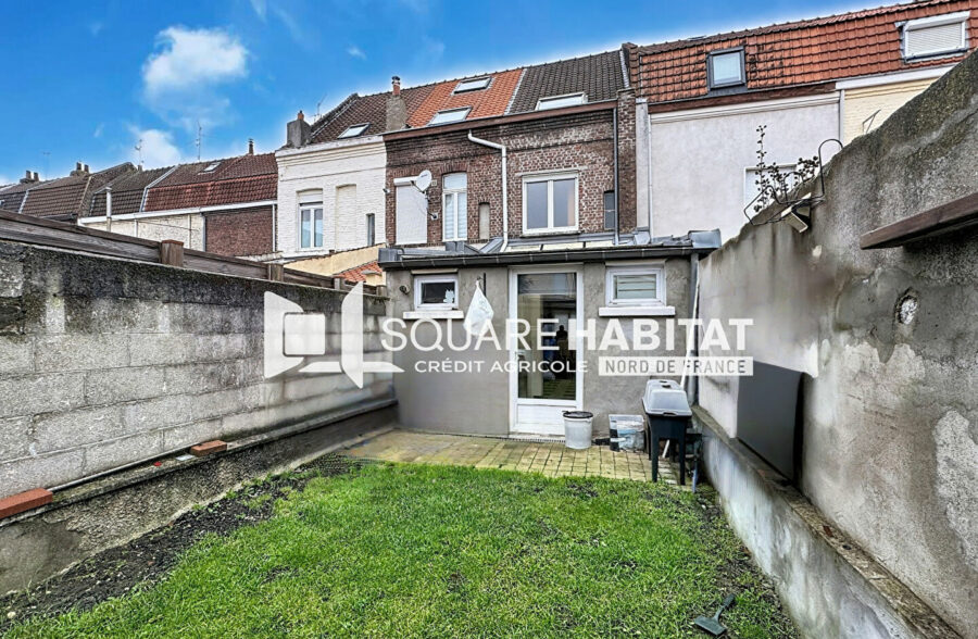 EXCLUSIVITÉ SQUARE HABITAT : MAISON 1930 – 3 CHAMBRES – JARDIN – SALLE JACQUES BREL