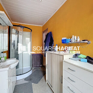 EXCLUSIVITÉ SQUARE HABITAT : MAISON 1930 – 3 CHAMBRES – JARDIN – SALLE JACQUES BREL