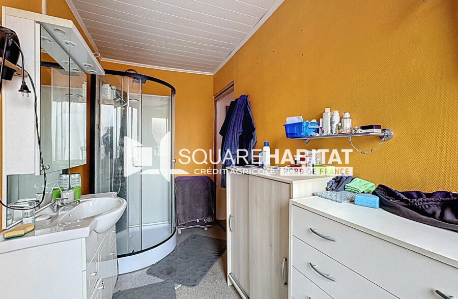 EXCLUSIVITÉ SQUARE HABITAT : MAISON 1930 – 3 CHAMBRES – JARDIN – SALLE JACQUES BREL