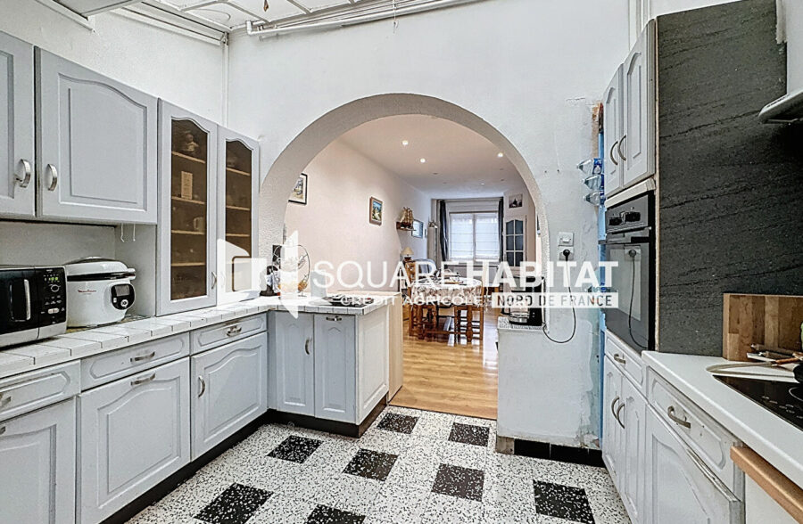 EXCLUSIVITÉ SQUARE HABITAT : MAISON 1930 – 3 CHAMBRES – JARDIN – SALLE JACQUES BREL