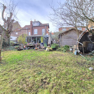 Maison de charme avec jardin et emplacement idéal – coup de coeur assuré !