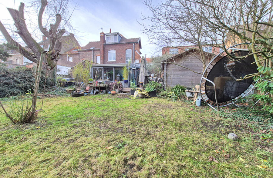 Maison de charme avec jardin et emplacement idéal – coup de coeur assuré !
