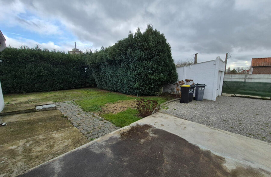 Plain-pied individuel à Landas, beau terrain et garage