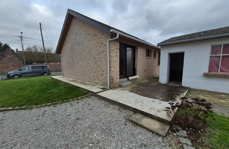 Plain-pied individuel à Landas, beau terrain et garage