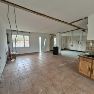 Plain-pied individuel à Landas, beau terrain et garage