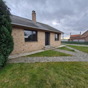 Plain-pied individuel à Landas, beau terrain et garage