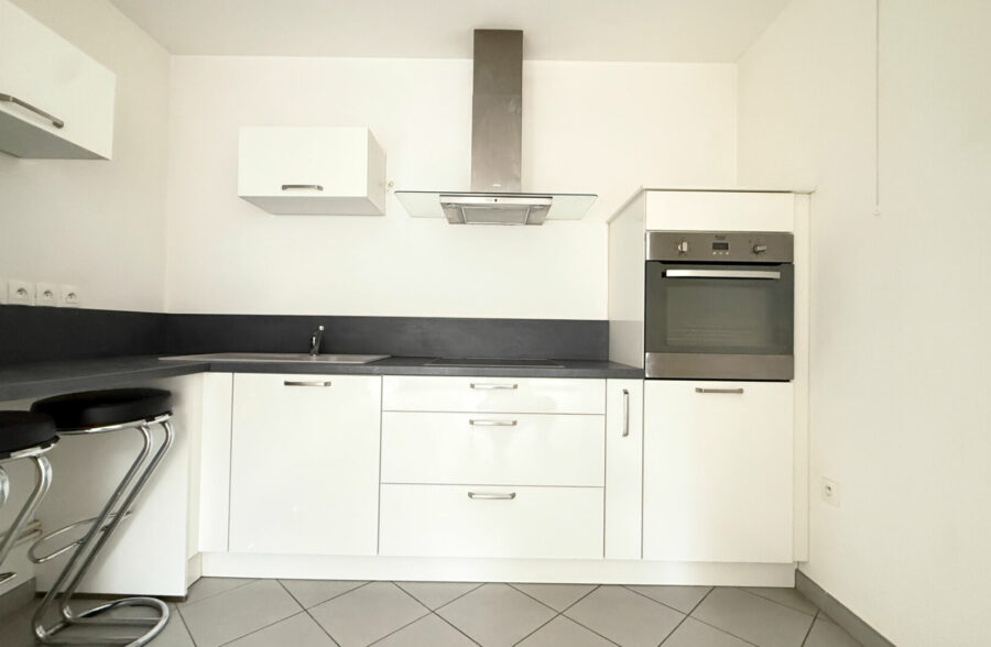 APPARTEMENT  1 CHAMBRE AVEC  TERRASSE ET GARAGE