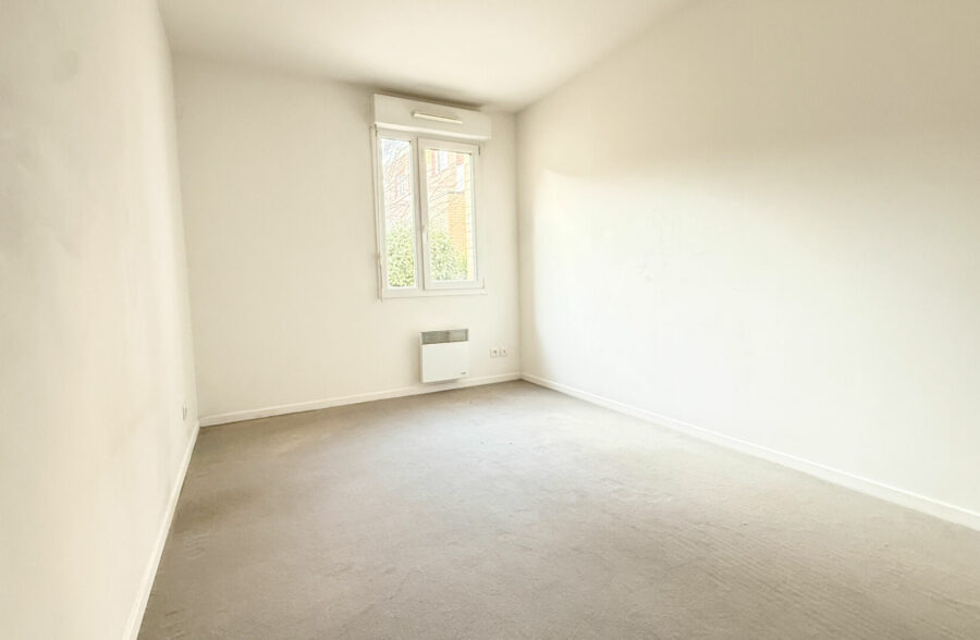 APPARTEMENT  1 CHAMBRE AVEC  TERRASSE ET GARAGE