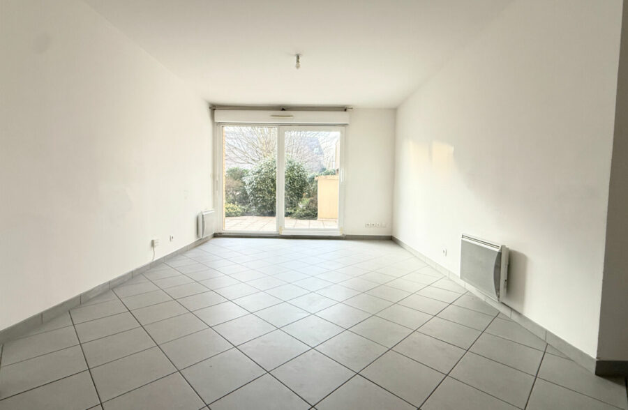 APPARTEMENT  1 CHAMBRE AVEC  TERRASSE ET GARAGE