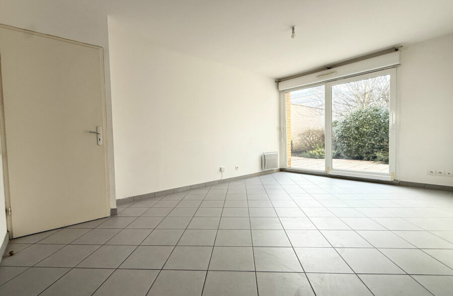 APPARTEMENT  1 CHAMBRE AVEC  TERRASSE ET GARAGE