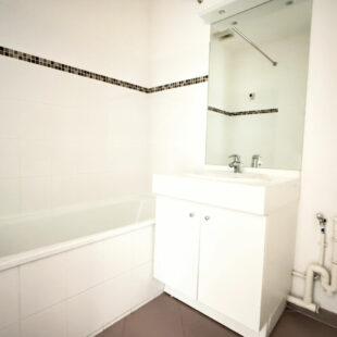 APPARTEMENT  1 CHAMBRE AVEC  TERRASSE ET GARAGE