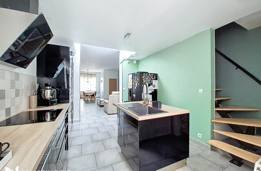 GRANDE MAISON FAMILIALE A PROXIMITE DE MOUVAUX