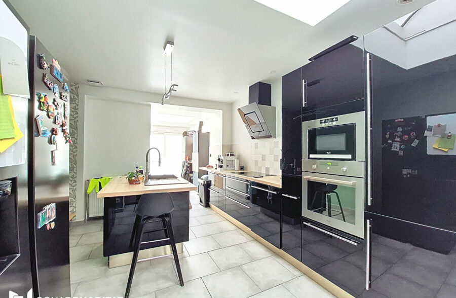 GRANDE MAISON FAMILIALE A PROXIMITE DE MOUVAUX