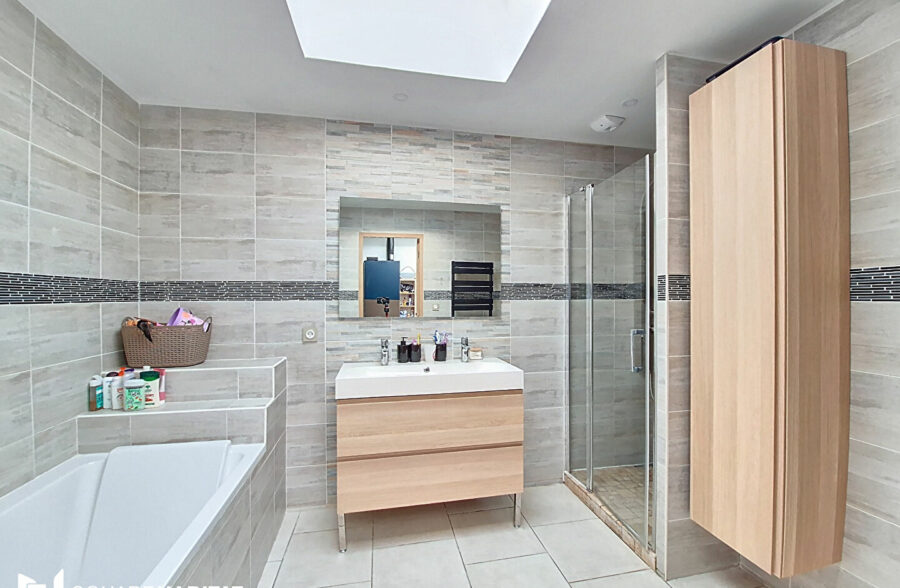 GRANDE MAISON FAMILIALE A PROXIMITE DE MOUVAUX