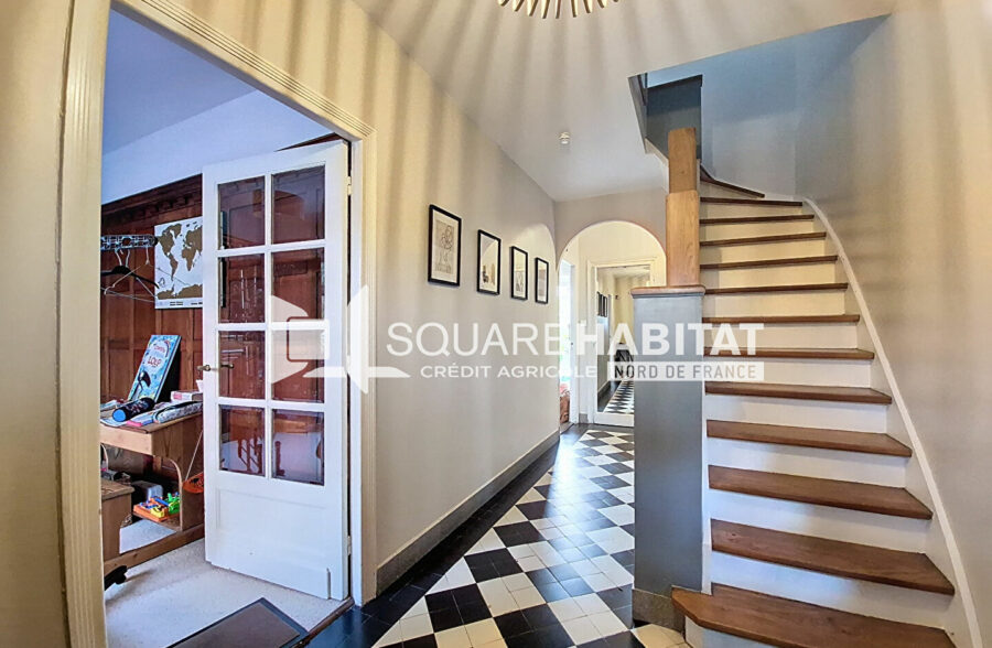 FACHES THUMESNIL – MAISON INDIVIDUELLE – 4 CHAMBRES – CACHET – DOUBLE GARAGE – JARDIN