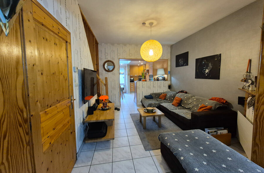 Maison rénovée avec jardin et garage