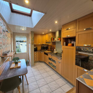 Maison rénovée avec jardin et garage