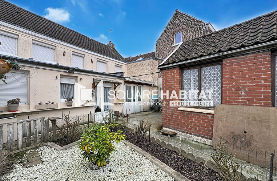 EXCLUSIVITÉ SQUARE HABITAT : MAISON A RENOVER – BEAU POTENTIEL – 2 CHAMBRES POSSIBILITE D’UNE TROISIEME EN RDC – GARAGE – JARDIN AVANT – MAIRIE DE FACHES-THUMESNIL