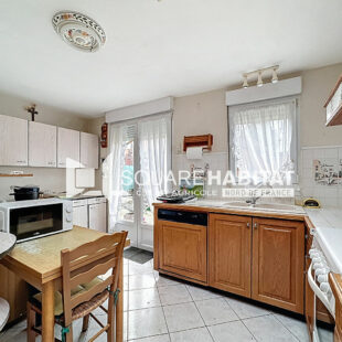 EXCLUSIVITÉ SQUARE HABITAT : MAISON A RENOVER – BEAU POTENTIEL – 2 CHAMBRES POSSIBILITE D’UNE TROISIEME EN RDC – GARAGE – JARDIN AVANT – MAIRIE DE FACHES-THUMESNIL