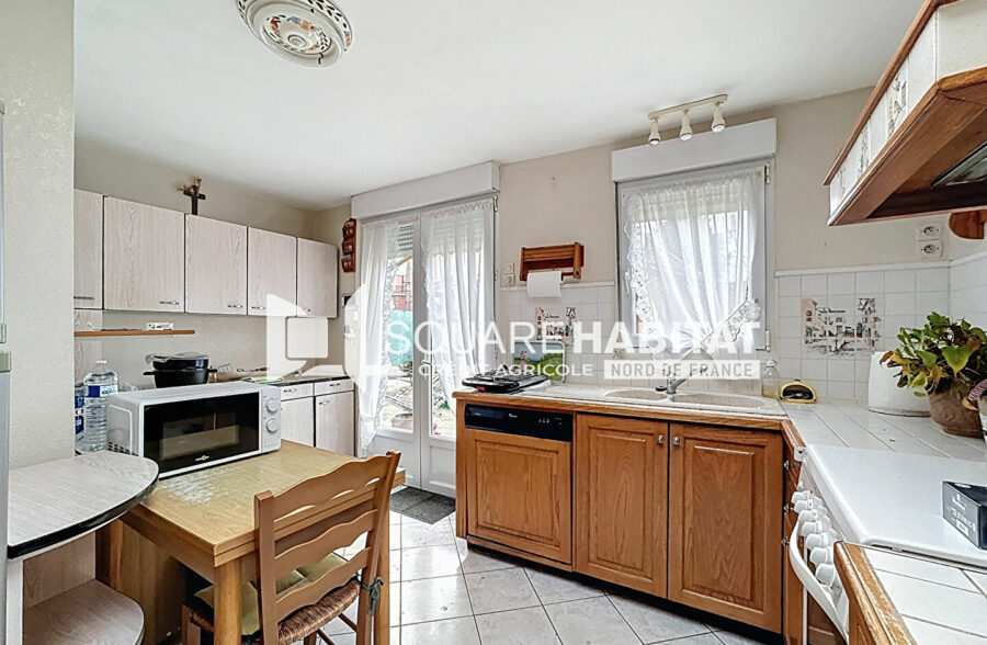 EXCLUSIVITÉ SQUARE HABITAT : MAISON A RENOVER – BEAU POTENTIEL – 2 CHAMBRES POSSIBILITE D’UNE TROISIEME EN RDC – GARAGE – JARDIN AVANT – MAIRIE DE FACHES-THUMESNIL