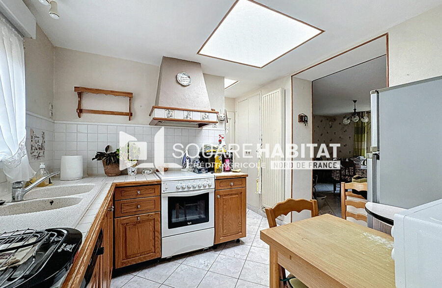 EXCLUSIVITÉ SQUARE HABITAT : MAISON A RENOVER – BEAU POTENTIEL – 2 CHAMBRES POSSIBILITE D’UNE TROISIEME EN RDC – GARAGE – JARDIN AVANT – MAIRIE DE FACHES-THUMESNIL