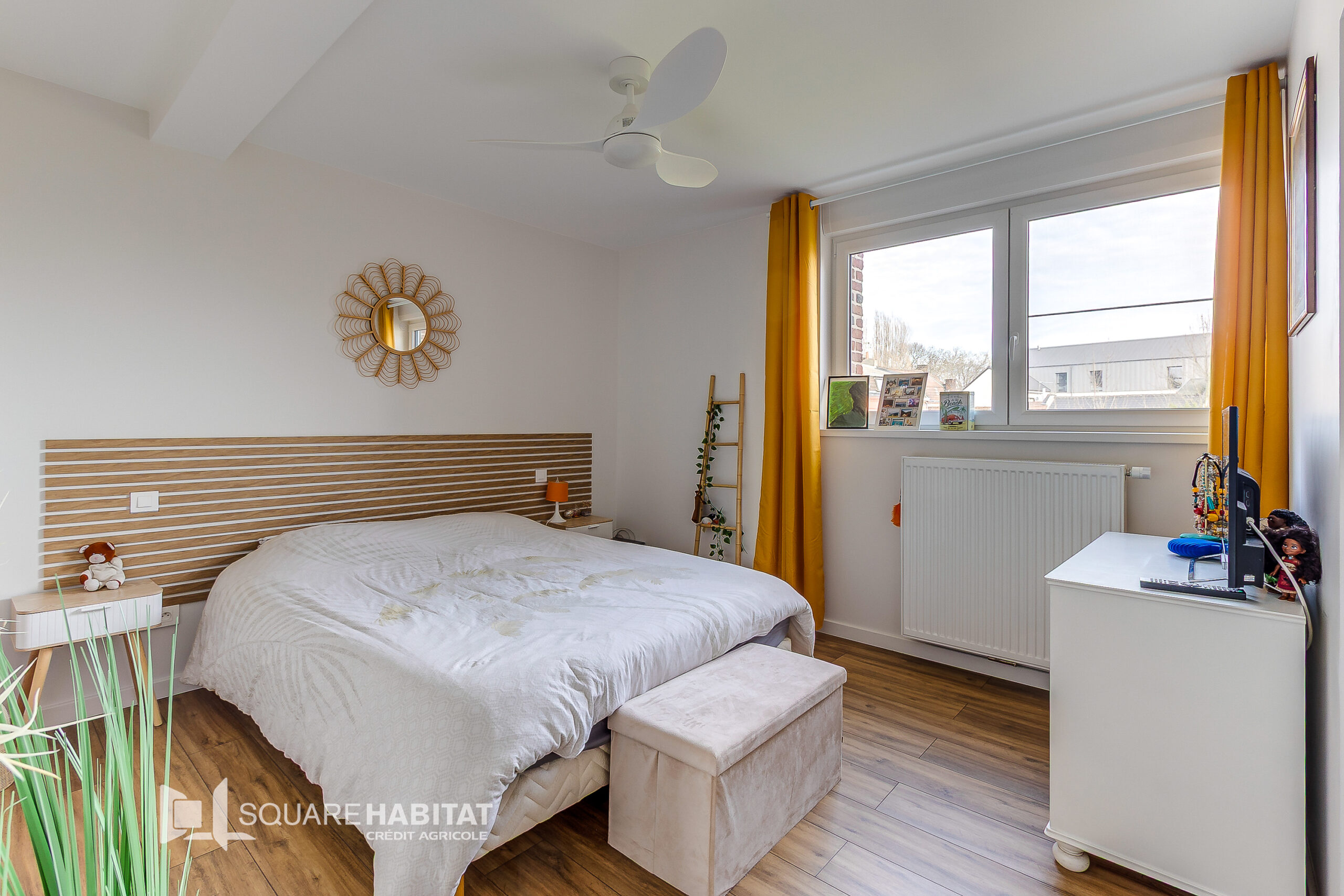 Maison contemporaine de 182 m2 grand garage et parking trois voitures.