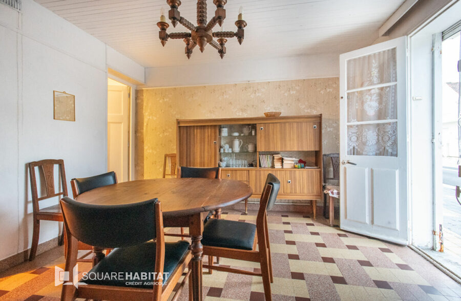 T2 à rafraîchir – 150 m de la plage – Garage rare + grand jardin