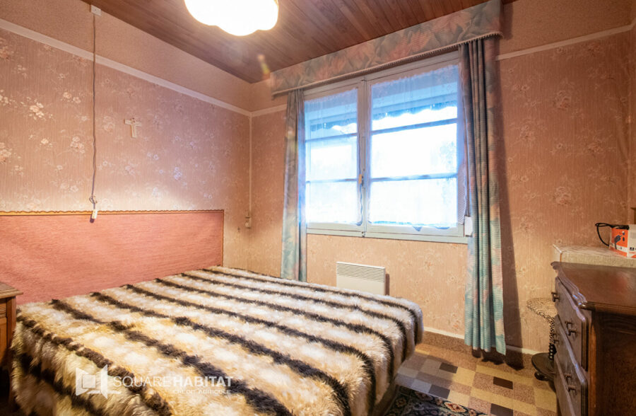 T2 à rafraîchir – 150 m de la plage – Garage rare + grand jardin