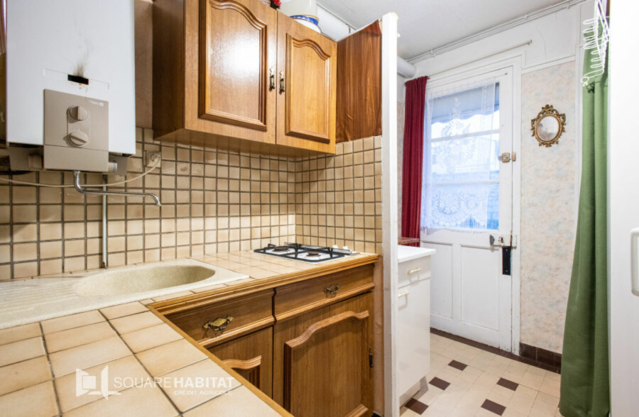 T2 à rafraîchir – 150 m de la plage – Garage rare + grand jardin