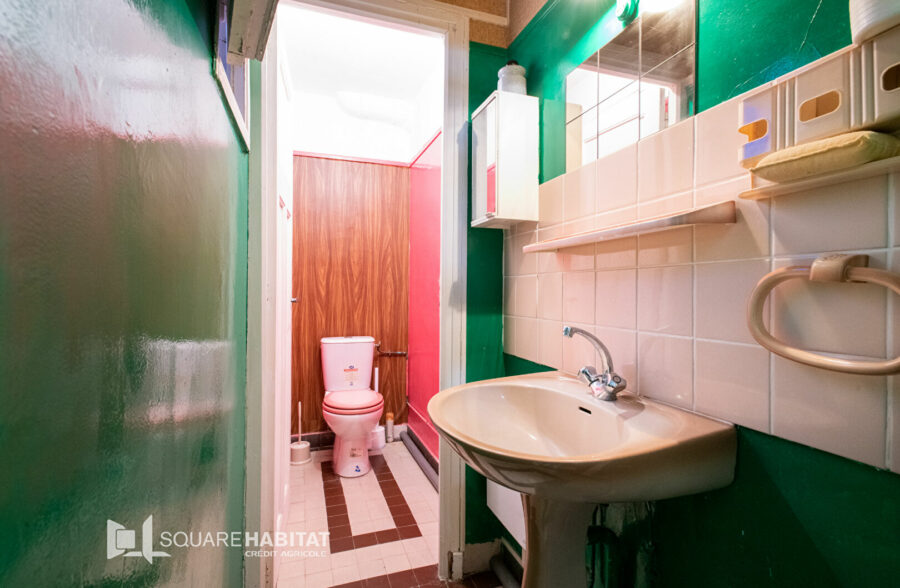 T2 à rafraîchir – 150 m de la plage – Garage rare + grand jardin