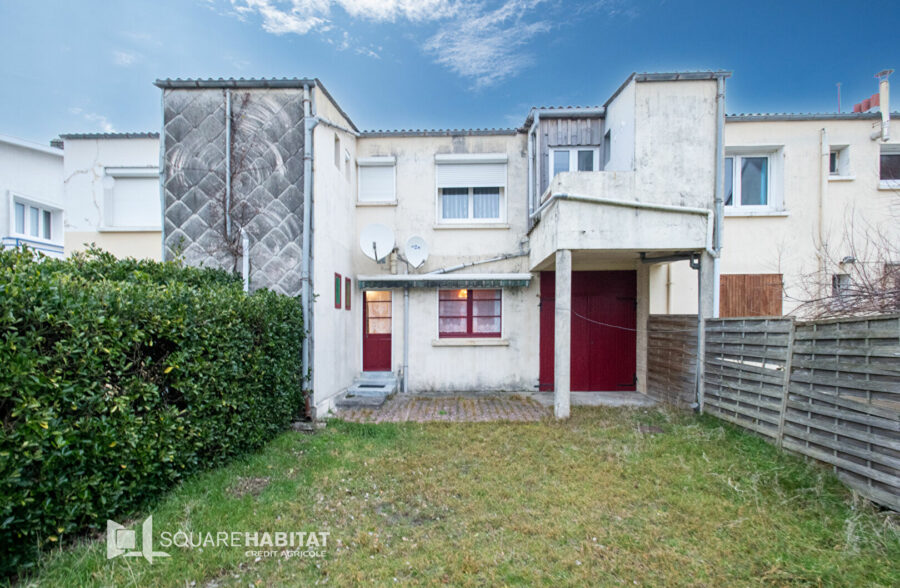 T2 à rafraîchir – 150 m de la plage – Garage rare + grand jardin