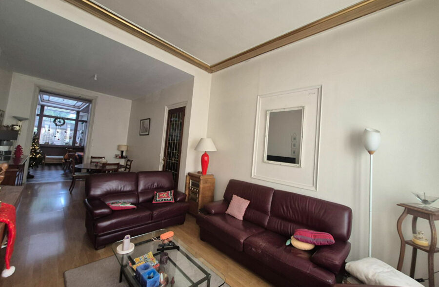 Semi bourgeoise 135m carré , 4 chambres proche du métro et tram