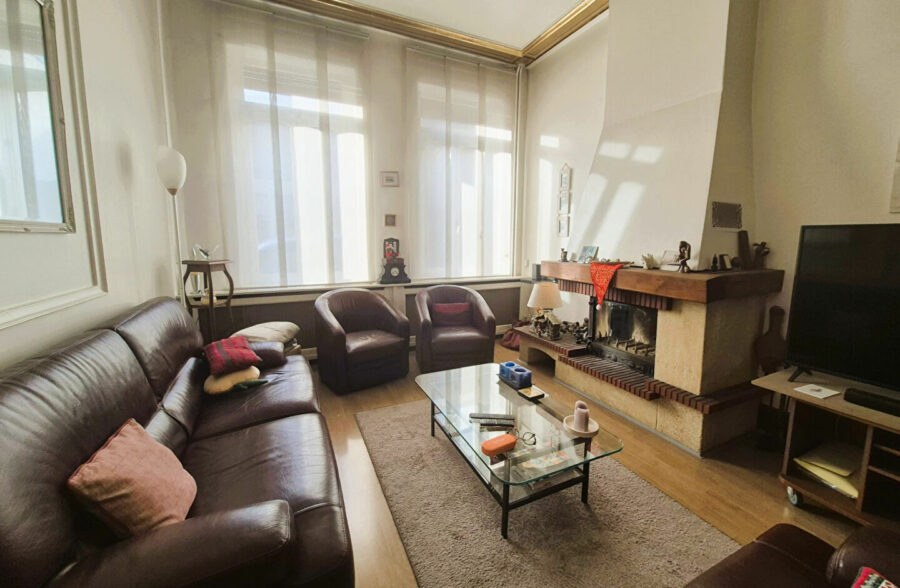 Semi bourgeoise 135m carré , 4 chambres proche du métro et tram