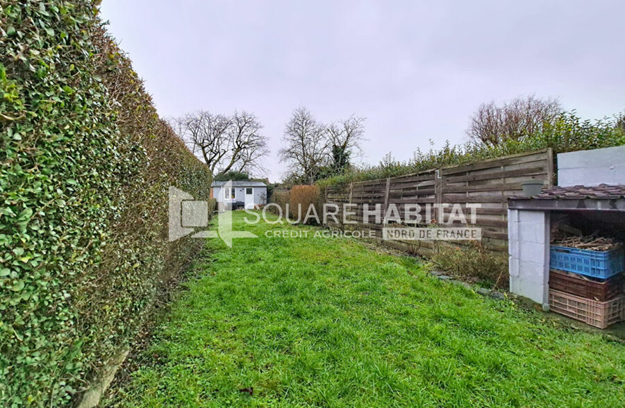 Superbe maison lumineuse, avec grand jardin, 2 chambres, située dans une rue calme.