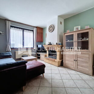 Superbe maison lumineuse, avec grand jardin, 2 chambres, située dans une rue calme.