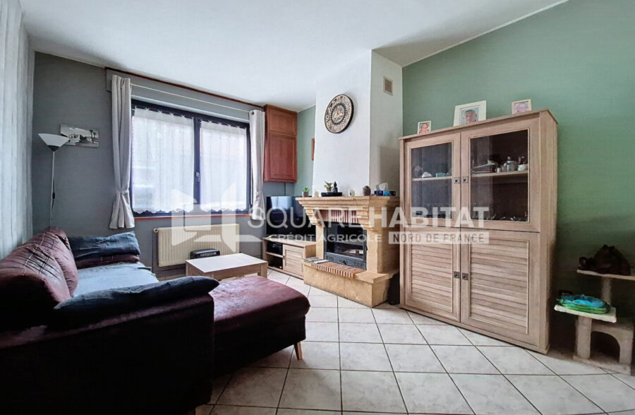 Superbe maison lumineuse, avec grand jardin, 2 chambres, située dans une rue calme.