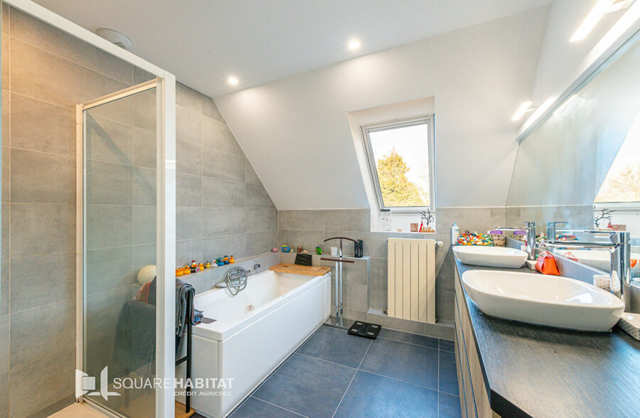 PAVILLON 5 CHAMBRES INDIVIDUELLE DE 190 M² ET SOUS SOL COMPLET