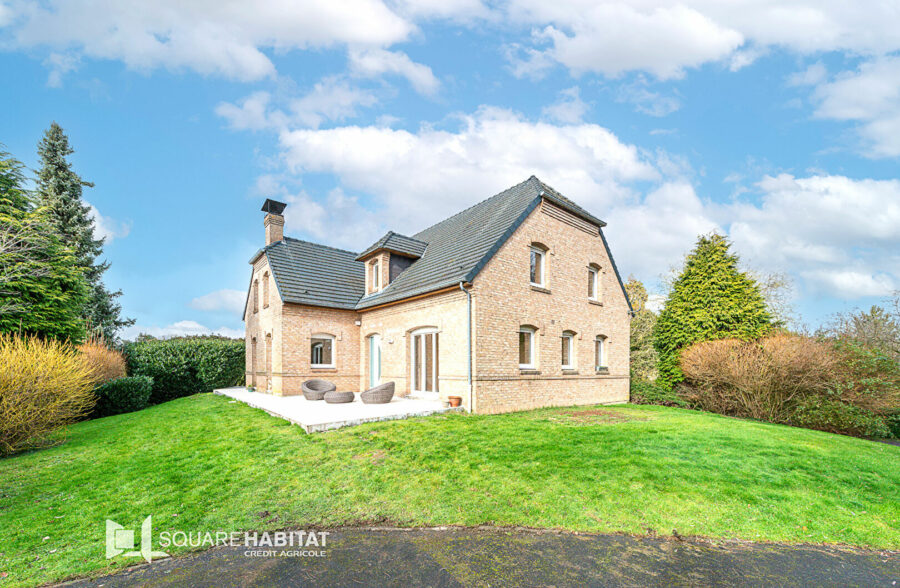 PAVILLON 5 CHAMBRES INDIVIDUELLE DE 190 M² ET SOUS SOL COMPLET