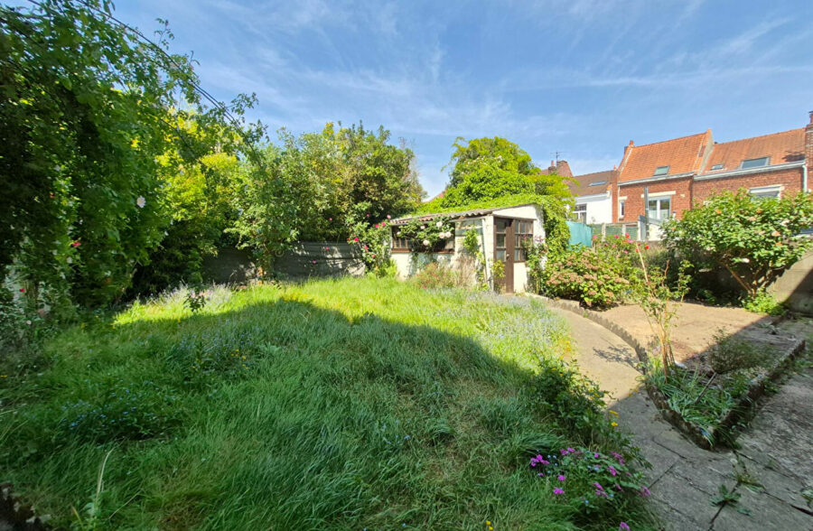 Métro Lomme Bourg : T3 de 100m2 avec grand jardin, garage et cave