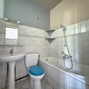 Métro Lomme Bourg : T3 de 100m2 avec grand jardin, garage et cave