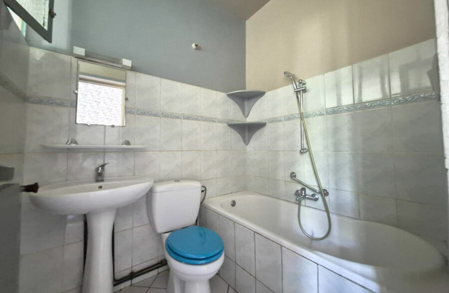 Métro Lomme Bourg : T3 de 100m2 avec grand jardin, garage et cave