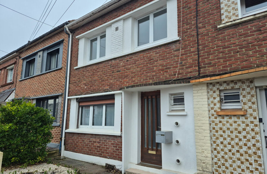 Maison de lotissement 3 chambres cour garage