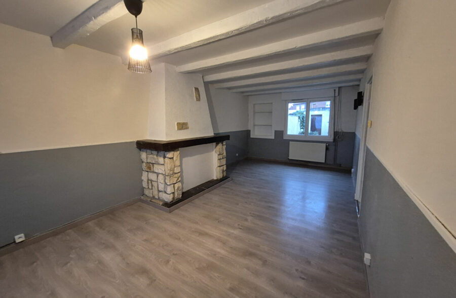 Maison de lotissement 3 chambres cour garage