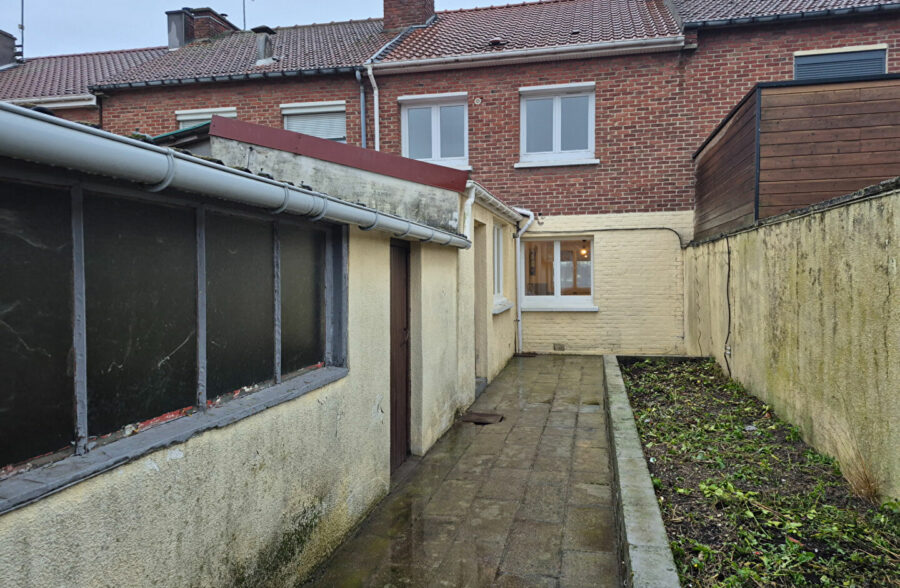 Maison de lotissement 3 chambres cour garage