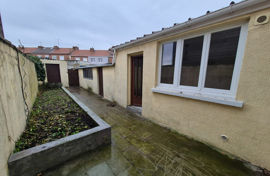 Maison de lotissement 3 chambres cour garage