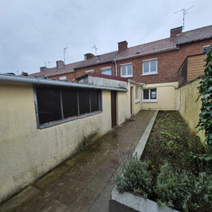 Maison de lotissement 3 chambres cour garage