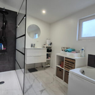 Maison de lotissement 3 chambres – jardin – garage