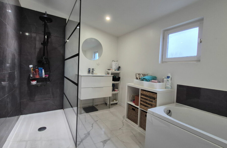 Maison de lotissement 3 chambres – jardin – garage