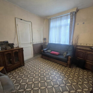 Maison proche centre-ville de Roncq à rénover- Beau potentiel avec cour et garage